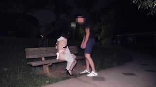 Cô gái thủ dâm nơi công cộng bị phát hiện bị đụ