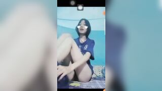 bé hs non tơ bím hồng show hàng thủ dâm trước gương cực nứng