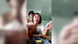 Địt em gái mới lớn khi đang trang điểm sướng vl ra