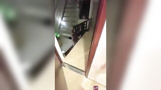Mở cửa khách sạn chịch em vừa sợ vừa nứng anh dập được mấy cái đã xuất tinh