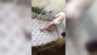 Quay lén mẹ vợ vú to tắm 333