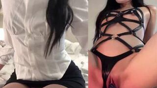 Clip Hot Gái Văn Phòng Lương Thấp Show Hàng Làm Thêm Ngoài Giờ