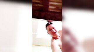 MBBG dạng toang lồn cho phi công địt