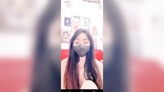 Em gái live móc lồn nc lênh láng