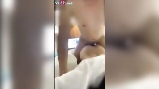 GV mà cũng nứng lồn, vì con cặc của em To làm cô lên đỉnh