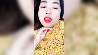 Bố chồng ơi! Lồn con to quá, bố rủ ai đến đây cùng địt con đi