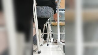 tiếp tục sờ mông em sinh sinh viên trong lớp