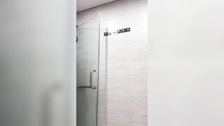 Gái Việt vú to lồn múp không lông thủ dâm móc lồn chảy nước lồn