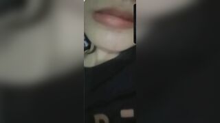 Em gái lộ hàng khi call