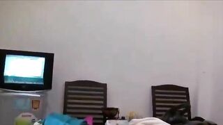 Đang địt thì chồng yêu gọi điện kiểm tra