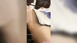 Siêu phẩm vú to vật vã em nó lớn lên thì Trần Hà Linh xin cái tuổi . Mông to Lồn múp