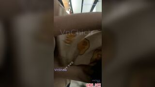 Siêu phẩm vú to vật vã em nó lớn lên thì Trần Hà Linh xin cái tuổi . Mông to Lồn múp