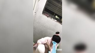 Quaylén e hàng xóm kính cận vú bự đi tắm phát hiện nguyên chùm lông lồn xém bị e thấy