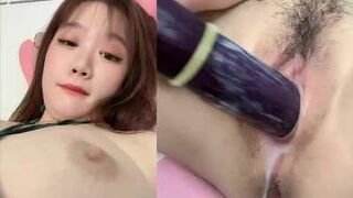 Sex Cao Phi Yến Nhét Nguyên Quả Cà Tím Vào Lồn