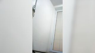 Quay lén em xăm trổ tắm