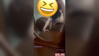 Em sinh viên cuồng dâm gác chân xoè bướm đứng tư thế dâm dục vểnh lồn cho anh địt khẩ