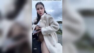 Gái dâm địt nhau với người yêu ngoài đường lồn múp siêu dâm đãng