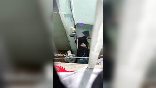 Vợ rủ phi công về cho chồng nhìn trộm