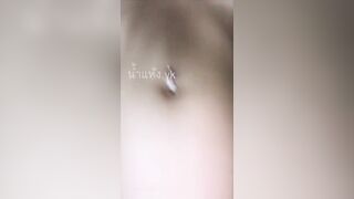 Ko có cu nên em dùng tay
