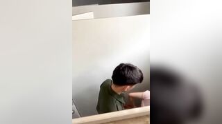 Đi nghĩa vụ công an được bạn gái vào thăm liền đưa vào nhà vệ sinh địt luôn