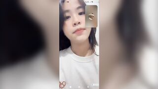 Call vid với e rau non xinh đẹp gạ e cởi đồ show vú thủ dâm P2