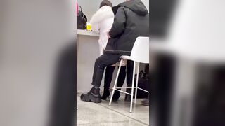 2 đứa dâm địt nhau ngay trên quầy thanh toán dâm đãng