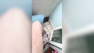 Doggy con ghệ mông căng đét ngoài ban công