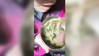 Độc lạ gái dâm lấy con cặc chấm mỳ tôm dâm đãng kích thích dâm đãng