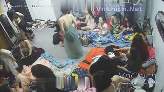 Bật Mí Sự Thật Bên Trong Phòng Thay Đồ Của Các Em Đào Trong Quán Karaoke