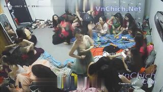 Bật Mí Sự Thật Bên Trong Phòng Thay Đồ Của Các Em Đào Trong Quán Karaoke