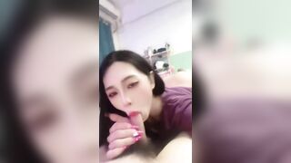 Gái xinh chuyển giới xong cho bạn thân mở hàng địt tê lỗ đít
