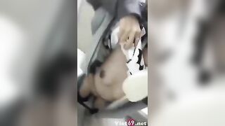 Vào bịt miệng bóp vú móc lồn em crush ngay trong nhà vệ sinh nữ