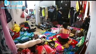 Quay lén máy em nhân viên quán hát vú to lồn ngon dâm đãng