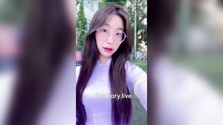 Loạn luân em gái đi học về nứng lồn thủ dâm bị anh họ phát hiện rồi đè ra địt