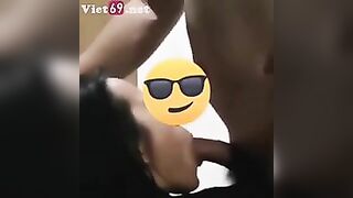 Từ đằng sau vén váy chịch nát lồn cô thứ kí mông to