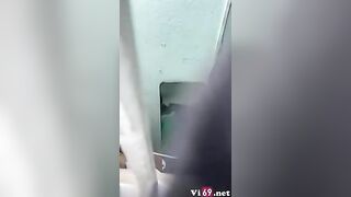 Ở ngoài cửa sổ quay lén chị MB u40 địt anh Grap trẻ mới vào nghề