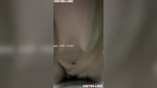 Lén Luan Loan Với con em Họ Đang Nhún cu, Thì mẹ Gọi giật mình Xuất tinh vào lồn