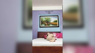 Địt mấy nháy mà con vợ múp vẫn móc lồn thủ dâm kích thích
