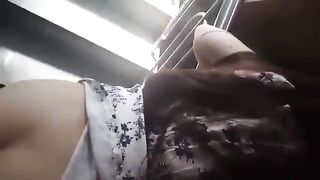 Khốn nạn, Móc cua Chị dâu ở TTTM Cầu thang Bị Phát Hiện Mặc kệ Lồn múp đái ra nhiều