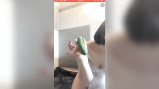Đang nghe điện thoại mà anh chịch sướng quá em rên đủ các thứ tiếng luôn 2