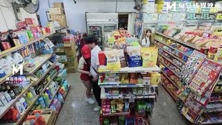 Dụ thằng e mới lớn lén lút trong kho hàng siêu thị