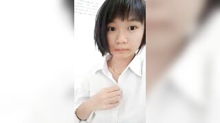 Đi học vẫn lén vào tolet trường thủ dâm p2