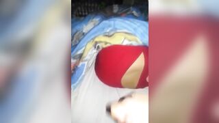 Lén sục cu lúc mẹ đang ngủ