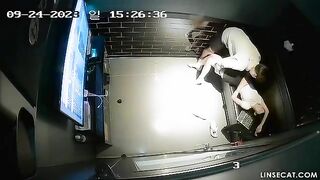 Sinh viên vào phòng hát địt nhau bị quay lén dâm đãng