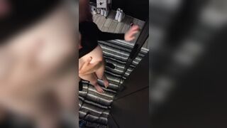 Cùng người yêu quay lại video kỉ niệm đụ nhau