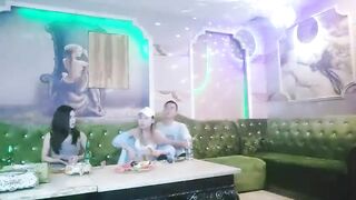 Đi Karaoke hát thì không lo hát mà mỗi thằng gọi một em ra chịch P.6