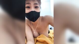 Tiktoker Nguyễn Mai Linh vú to xinh xắn mút chim cực giỏi còn nhí nhảnh búng chim anh