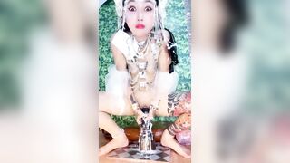 Em loli mình dây thủ dâm móc cả bàn tay vào lồn