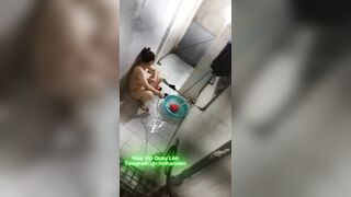 Quay Lén Chị Gái Nứng Lồn Lấy Vòi Nước Thủ Dâm