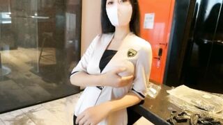 gạ chịch em nhân viên khách sạn da trắng xinh đẹp hàng múp lại còn dâm đãng